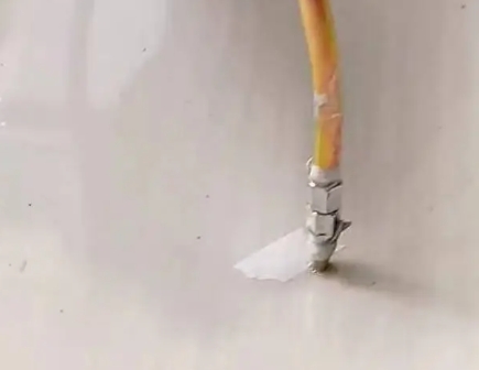 宜都瓷砖空鼓维修公司专业解答在瓷砖铺贴过程中，如果使用的砂料过粗（如全部使用了粗砂），可能会导致以下问题