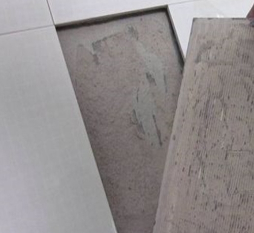 宜都瓷砖空鼓维修公司分享瓷砖铺贴时如果打浆（即涂抹在瓷砖背面和基层上的砂浆或瓷砖胶）过少，会带来以下问题